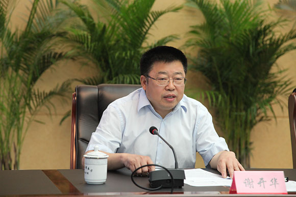 省经信委副主任伍丕光和省科技厅党组书记,厅长彭宇行应邀为商务厅